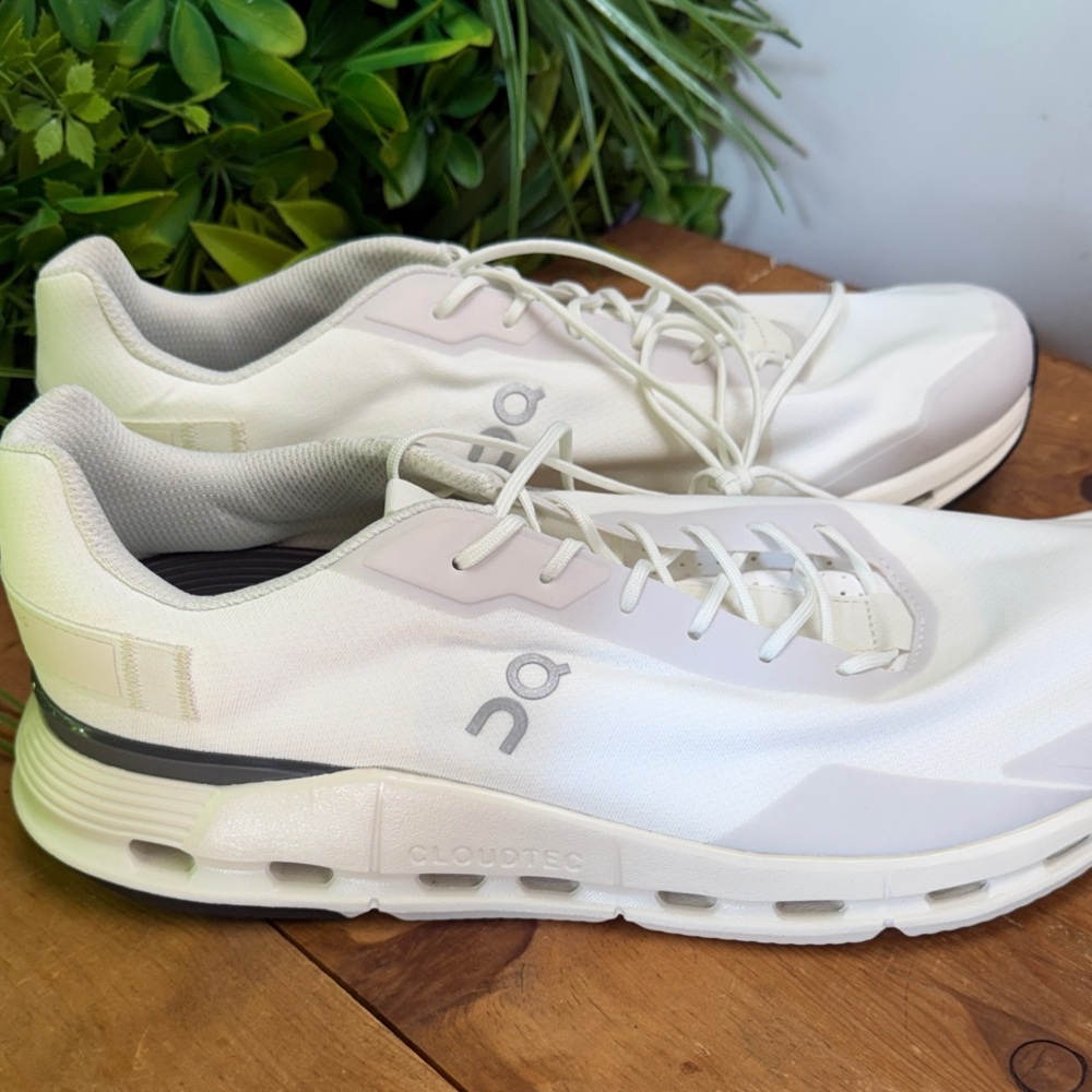On Running Men's White Athletic Shoes new no tags